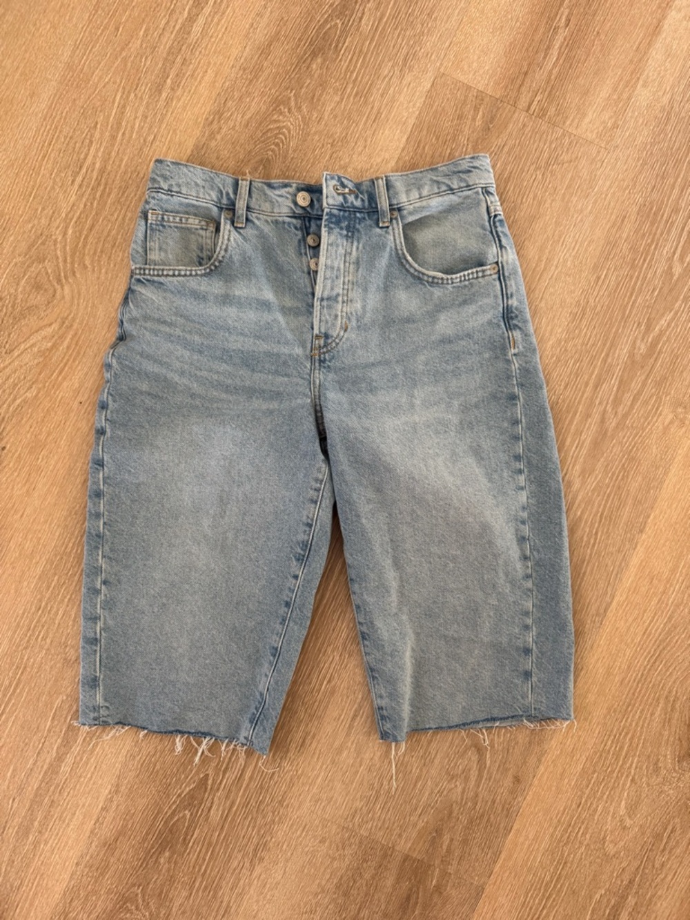FREE PEOPLE cut off Jean shorts, Bermuda shorts - Picture 2 of 9